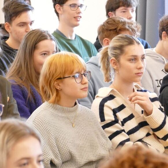 Rund 150 Schüler:innen informierten sich beim TheoTag über Ausbildungs- und Berufsmöglichkeiten in der Diözese Linz